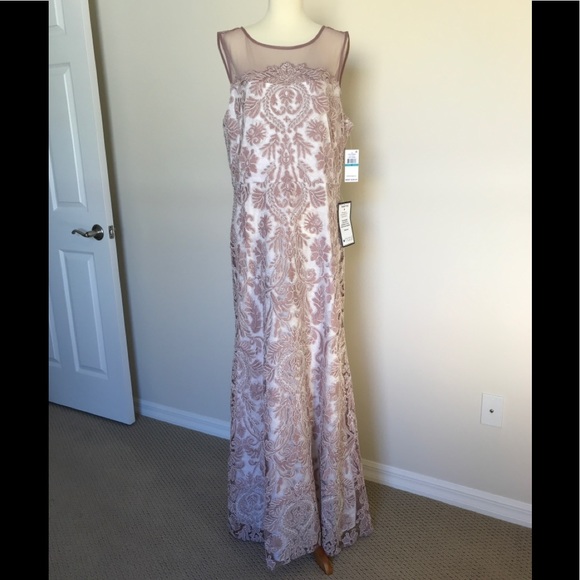 Alex Evenings Dresses & Skirts - Alex Evenings Blush Ivory sleeveless long gown